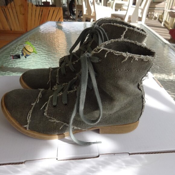 Steve Madden Grunge Distressed Ankle Short Boots , Green canvas Size 6m. - Picture 6 of 8